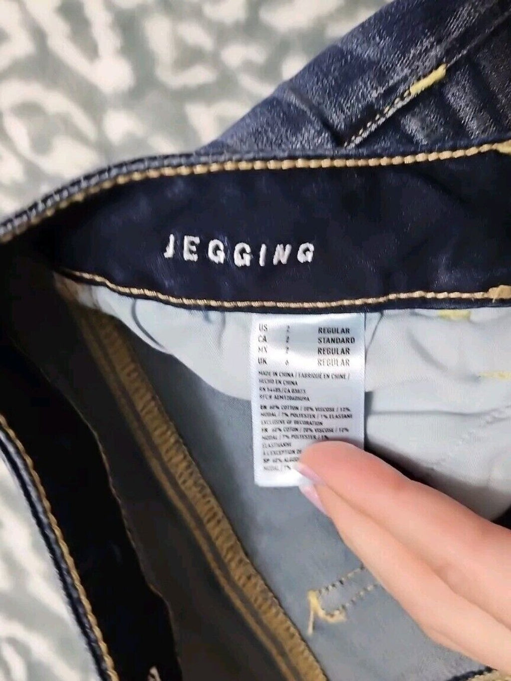 American Eagle Stretch Jeggings Size 2 Distressed Jeans Patch Detail
