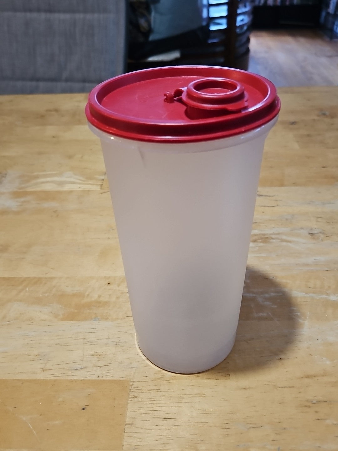Vintage Tupperware 261 Sheer Handolier Pitcher Red Flip Top Seal 563