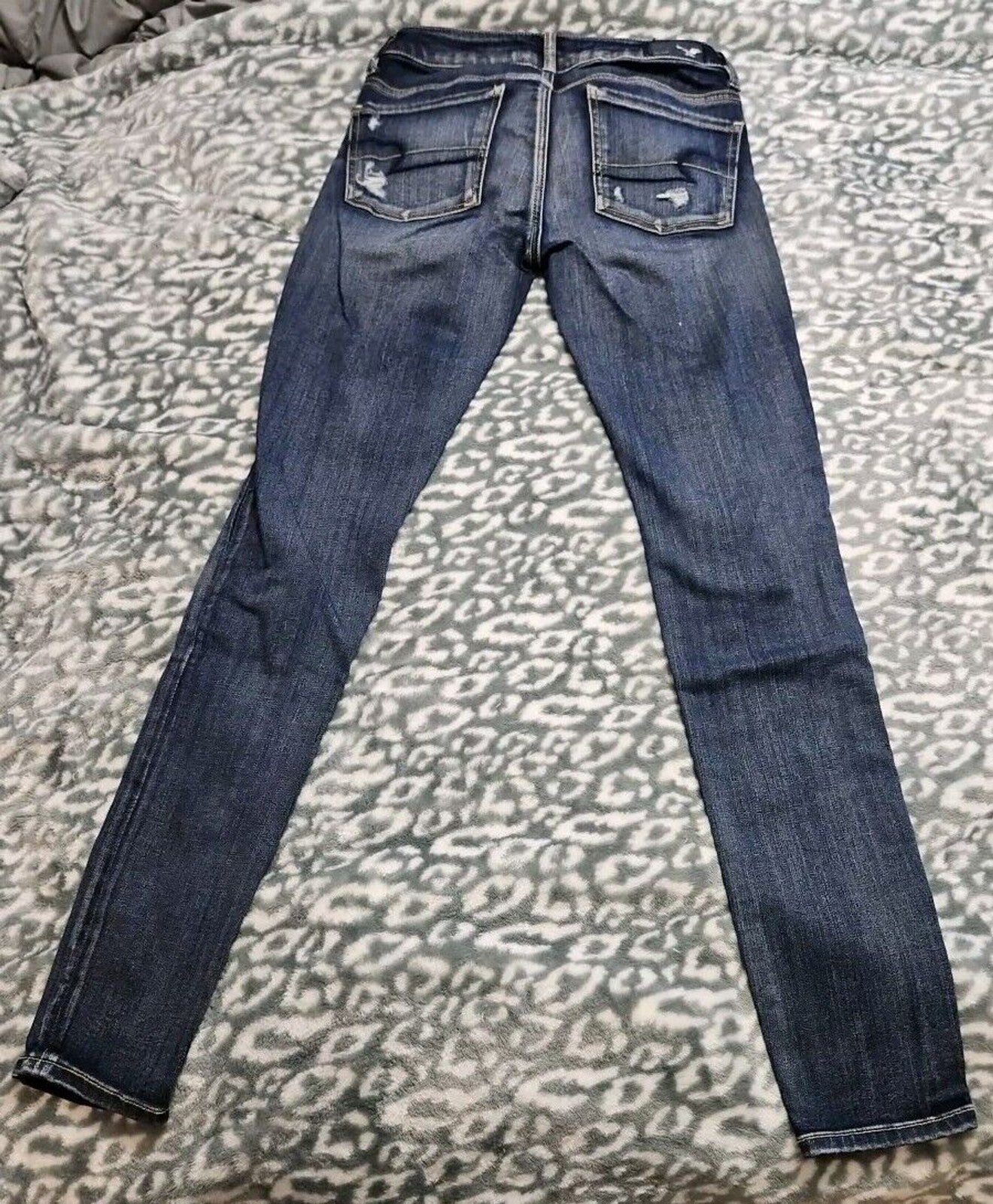 American Eagle Stretch Jeggings Size 2 Distressed Jeans Patch Detail