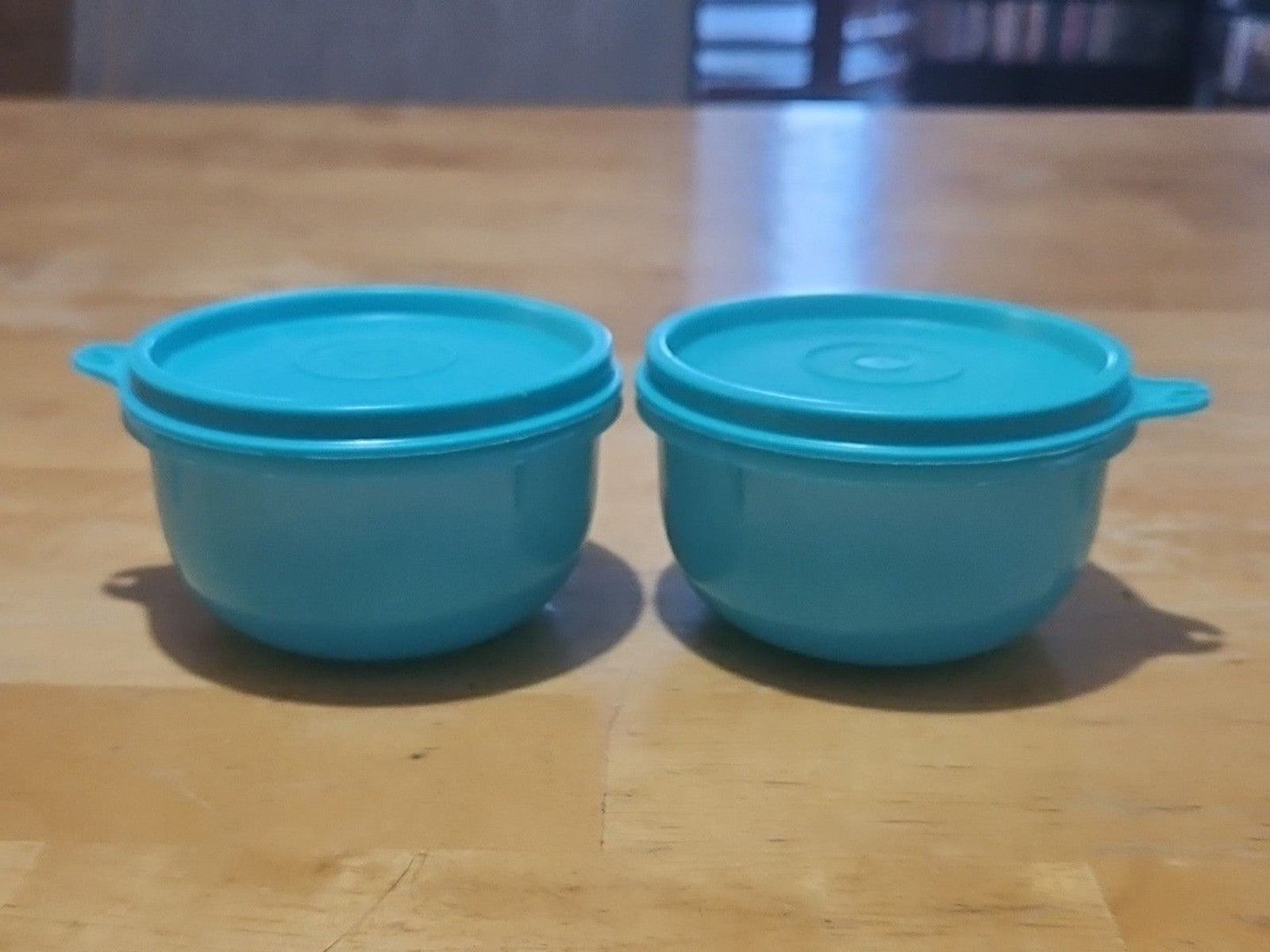 Set of 2 Tupperware Snack Bowls Turquoise #1403 With Lids #733 EUC