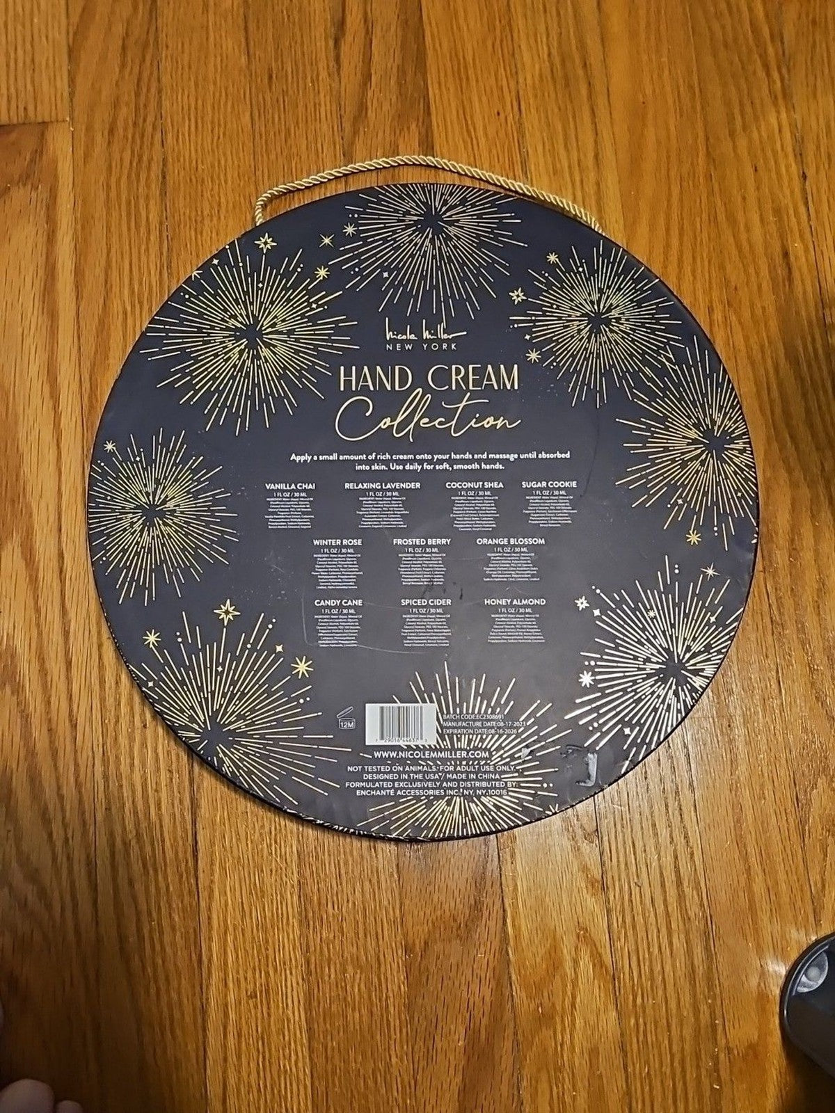 New In Sealed Box Nicole Miller New York Holiday Hand Cream Collection 10 Scents