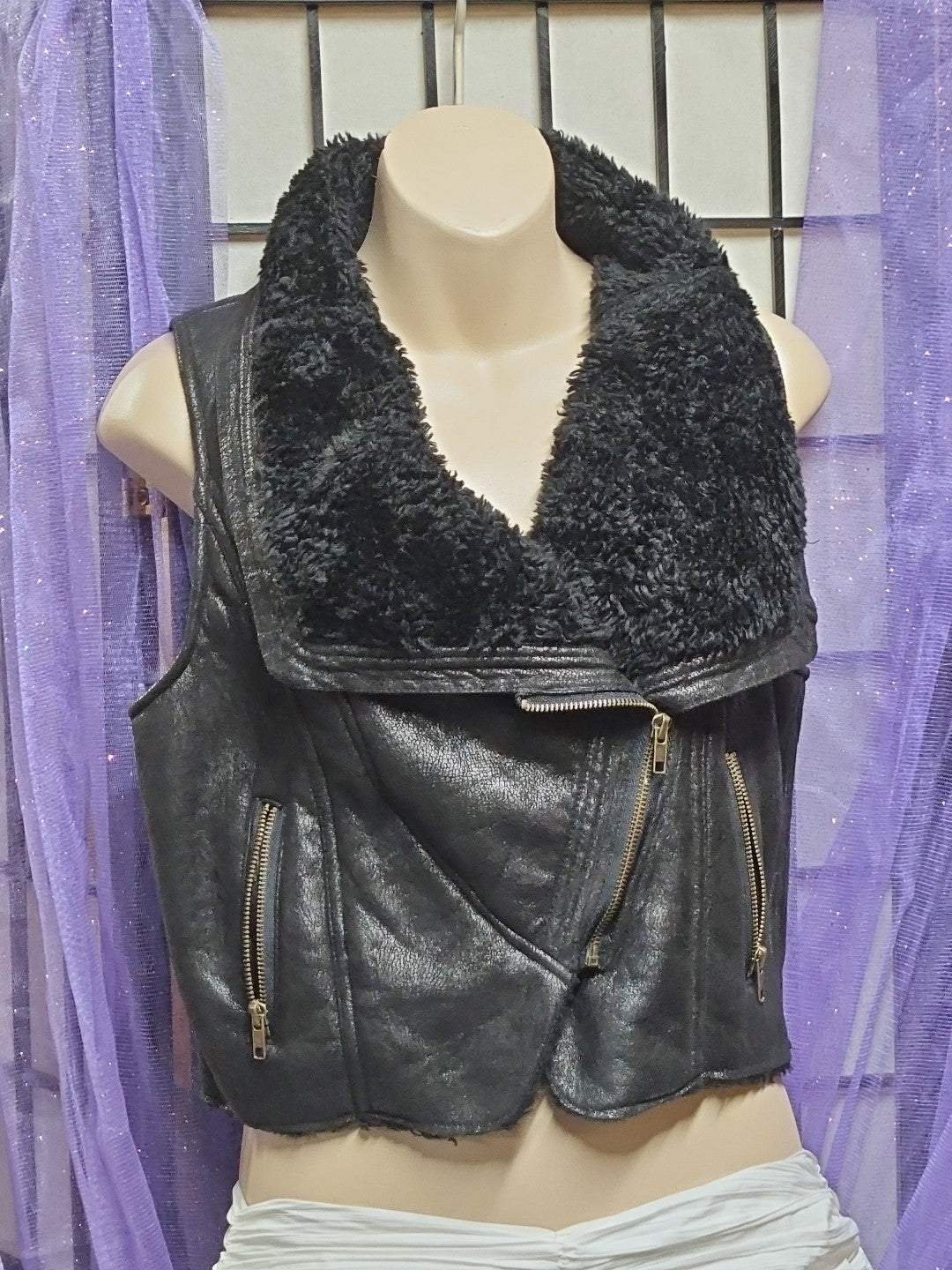 Bar III Black Faux Leather Asymmetrical Cropped Sherpa Lined Motorcycle Vest M