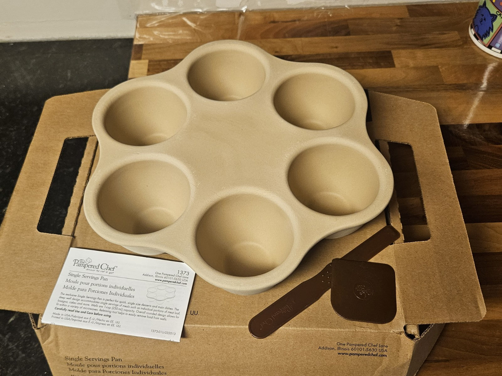Retired Pampered Chef Stoneware #1373 Single Servings Cake Pan New In Box