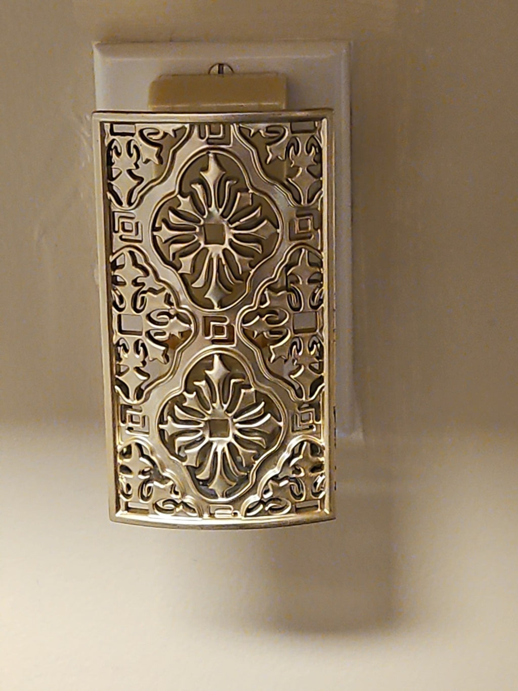 Bath & Body Works Metallic Regency Filigree Wallflowers Plug In Diffuser