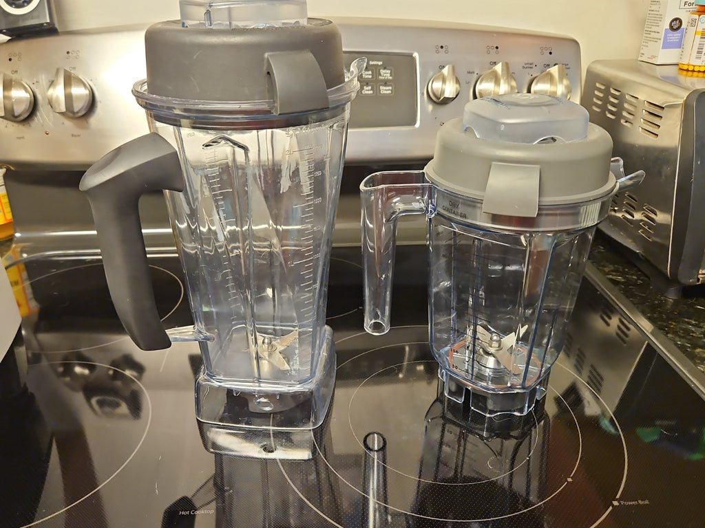 Vitamix 6300 Model VM0102B W/ 64oz & 32oz Pitchers & Lids No Tamper - Works!