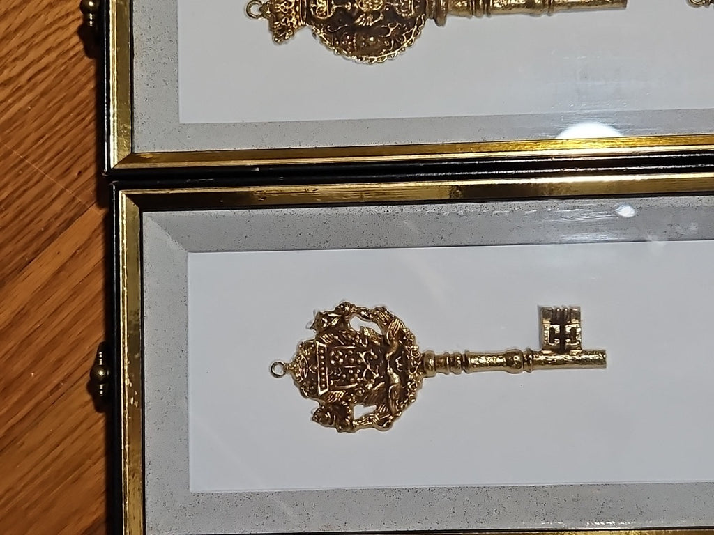 Set Of 2 Vintage MCM Turner Wall Accessory Ornate Kings Knights Gold Keys