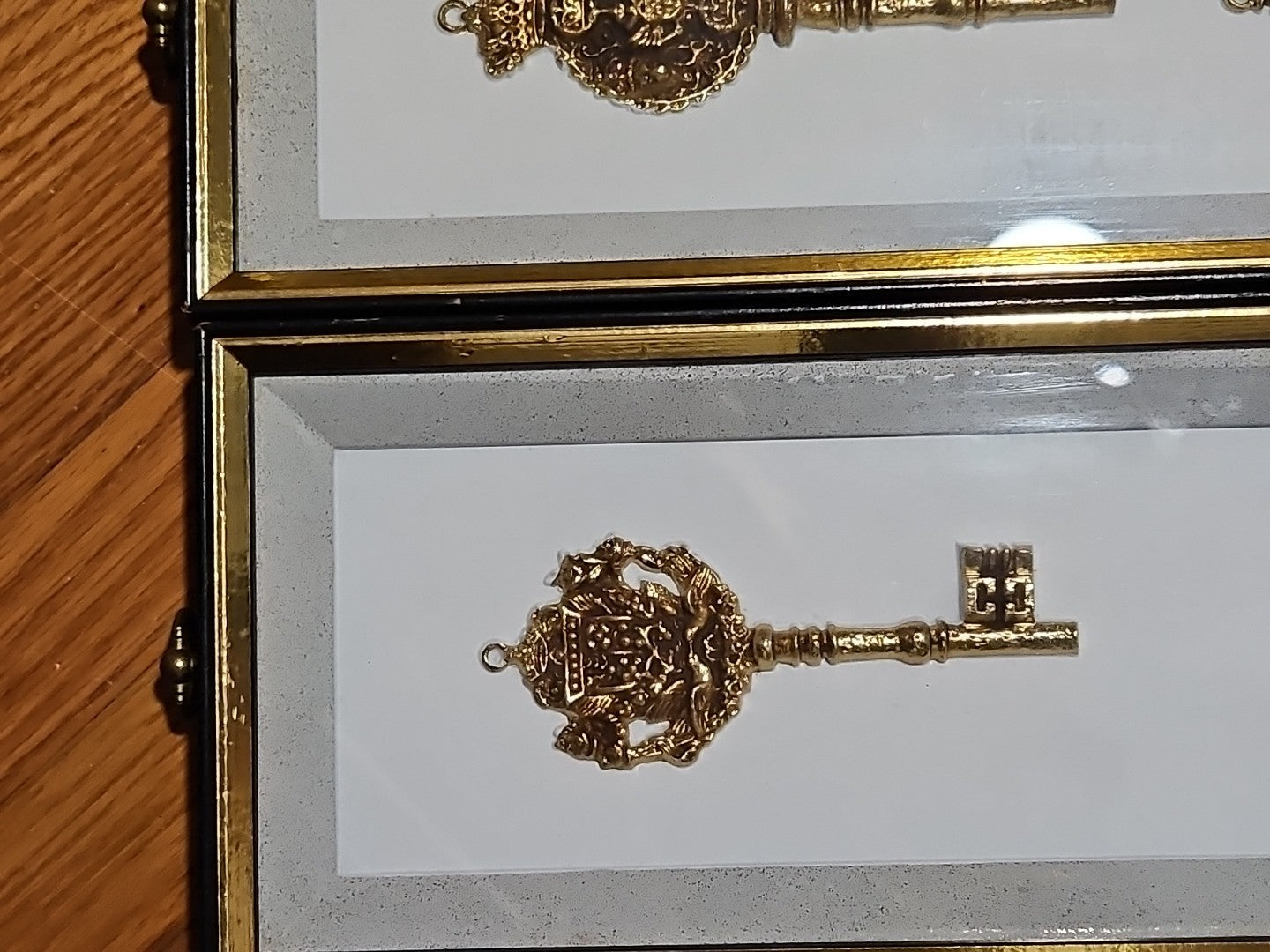 Set Of 2 Vintage MCM Turner Wall Accessory Ornate Kings Knights Gold Keys