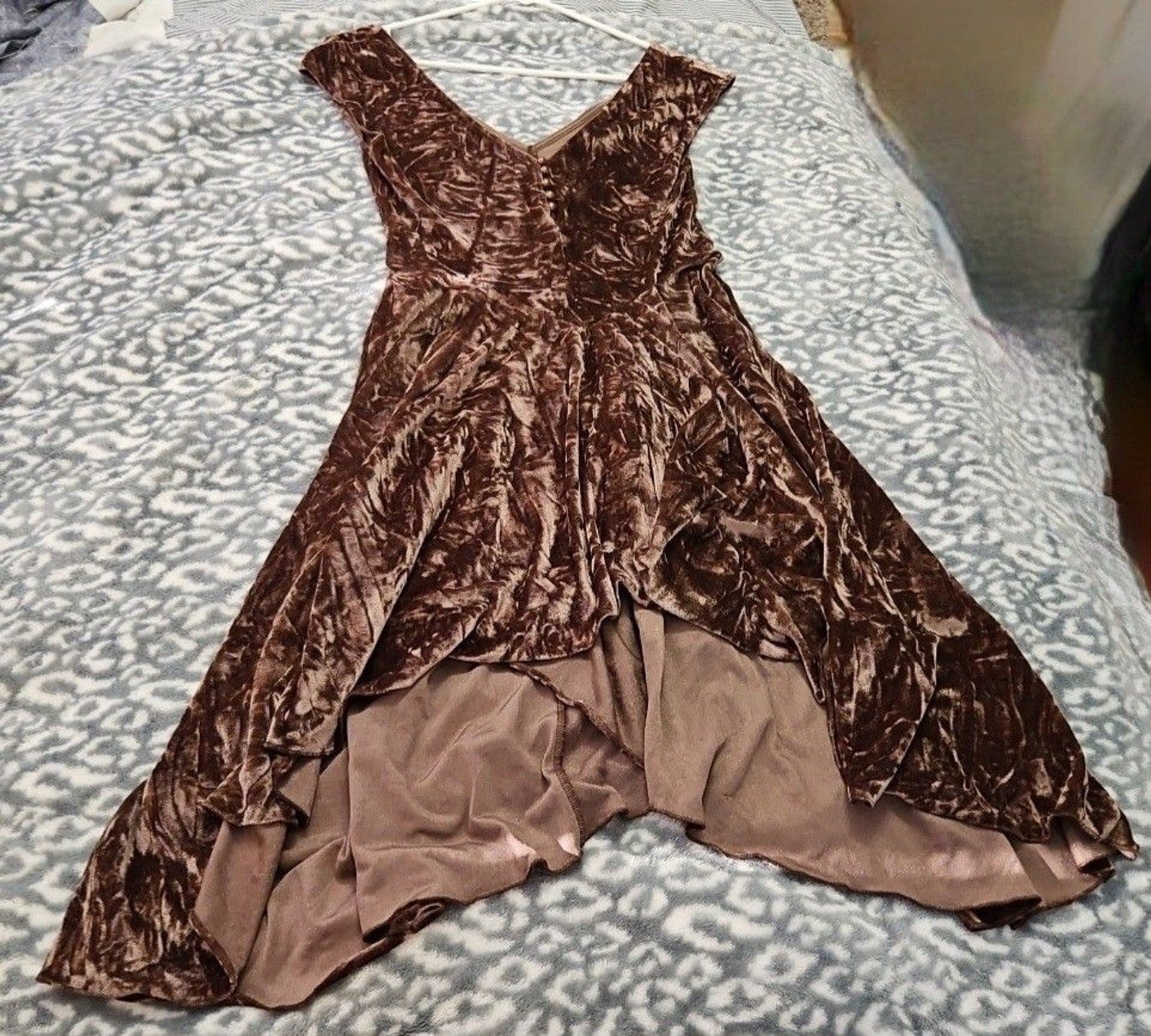 Silence + Noise Corina Crushed Velvet Brown Asymmetrical Button Detail Dress M