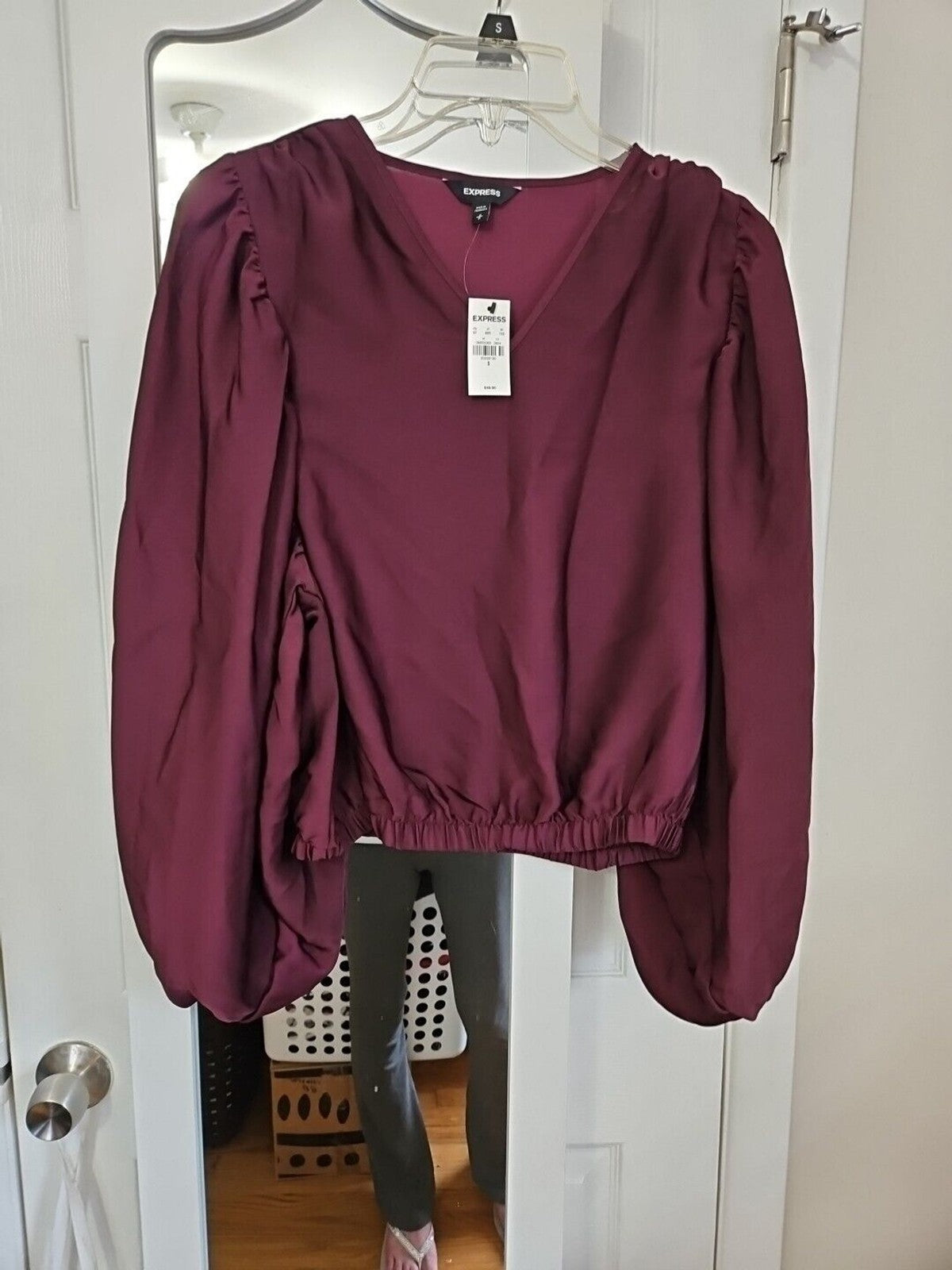 NWT Express V-Neck Balloon Sleeve Elastic Waist Burgundy Wine Top, Size S