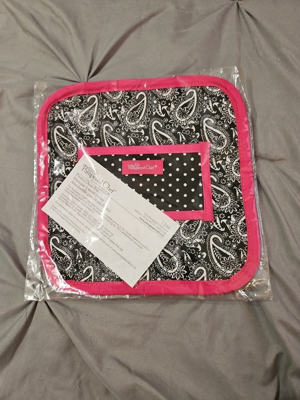 New In Package Pampered Chef Paisley Polka Dot Potholder Oven Pad #1366
