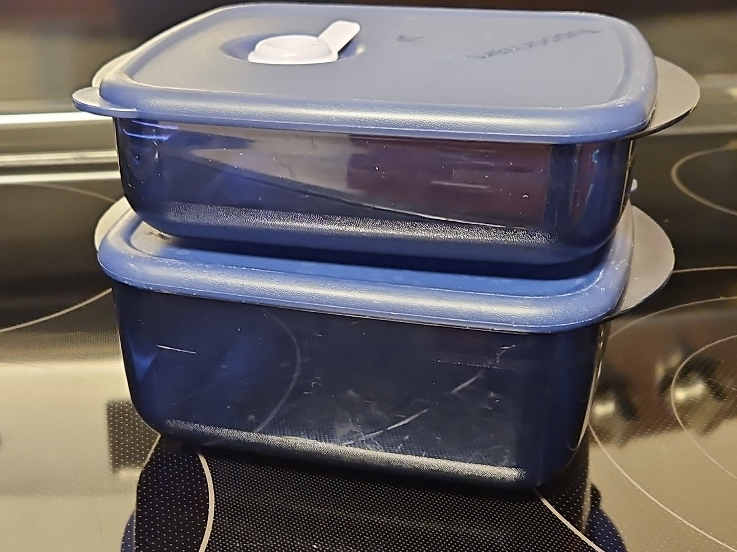 Set of 2 Tupperware Vent N Serve Medium Shallow / Medium Container Indigo Blue