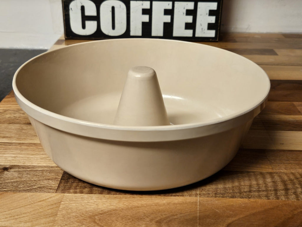 Vintage Anchor Hocking Microware Microwave Bundt Cake Pan 9" PM459-TI 484 EUC