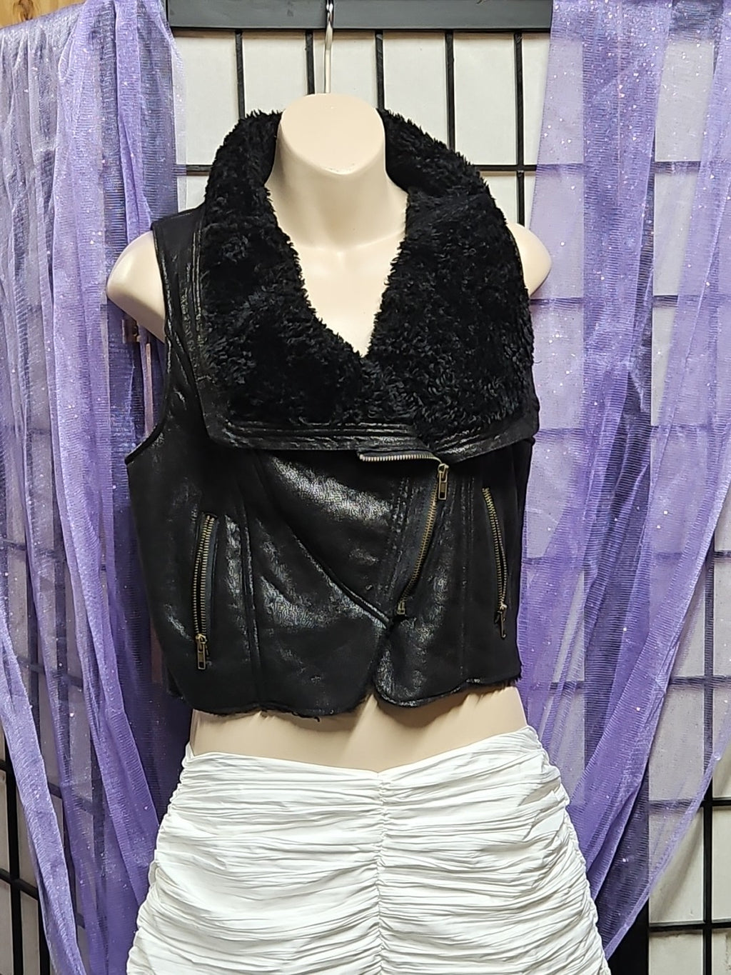 Bar III Black Faux Leather Asymmetrical Cropped Sherpa Lined Motorcycle Vest M
