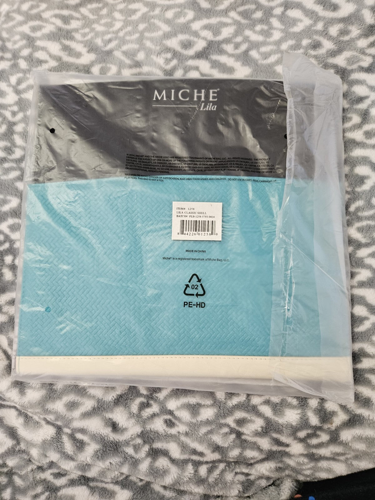 New In Package Miche Retired Lila Classic Purse Shell Teal & White Faux Leather