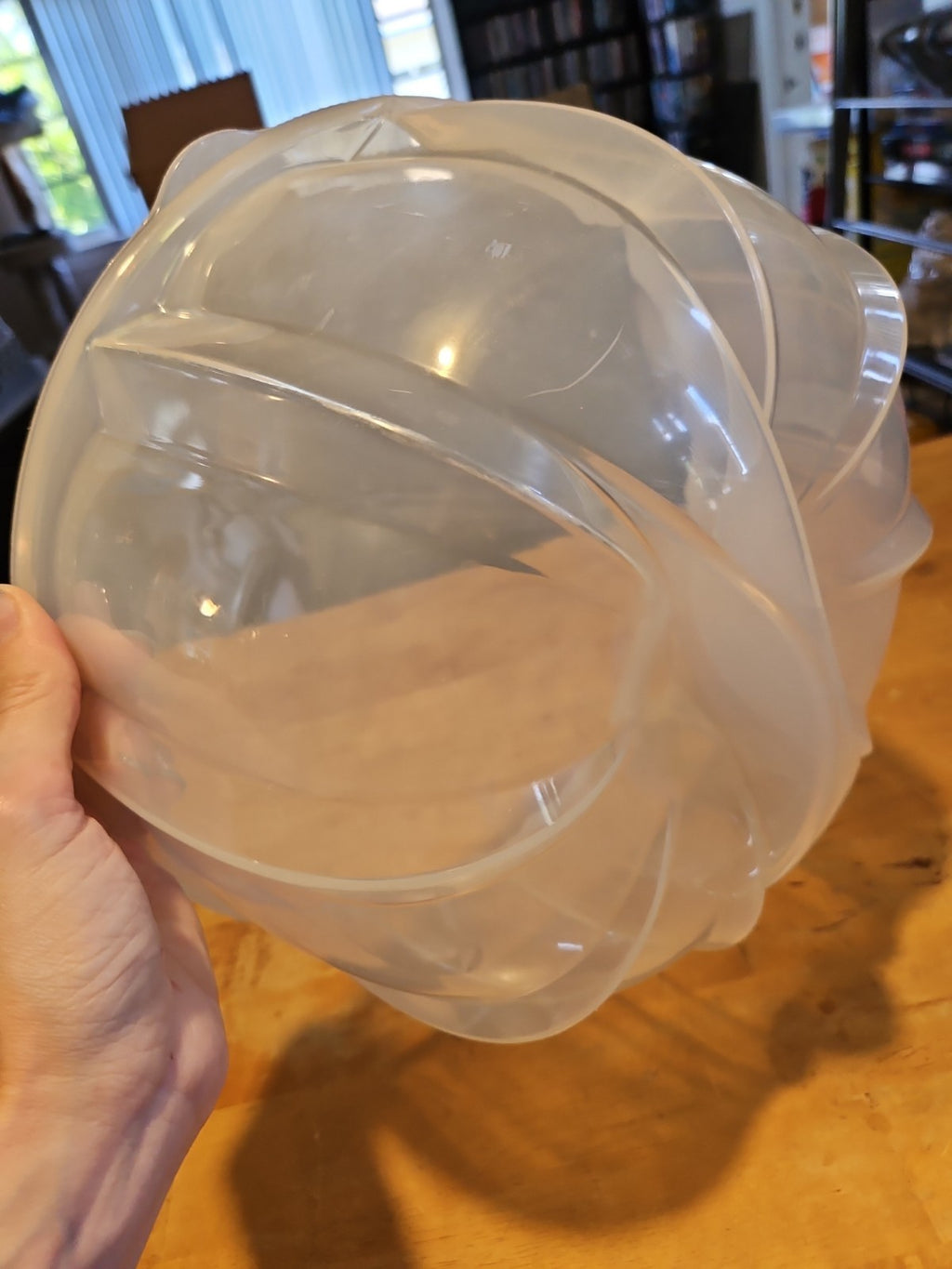 Nordic Ware Sheer Deluxe Bundt Cake Keeper  Holder Twist And Lock Dome Lid 11”