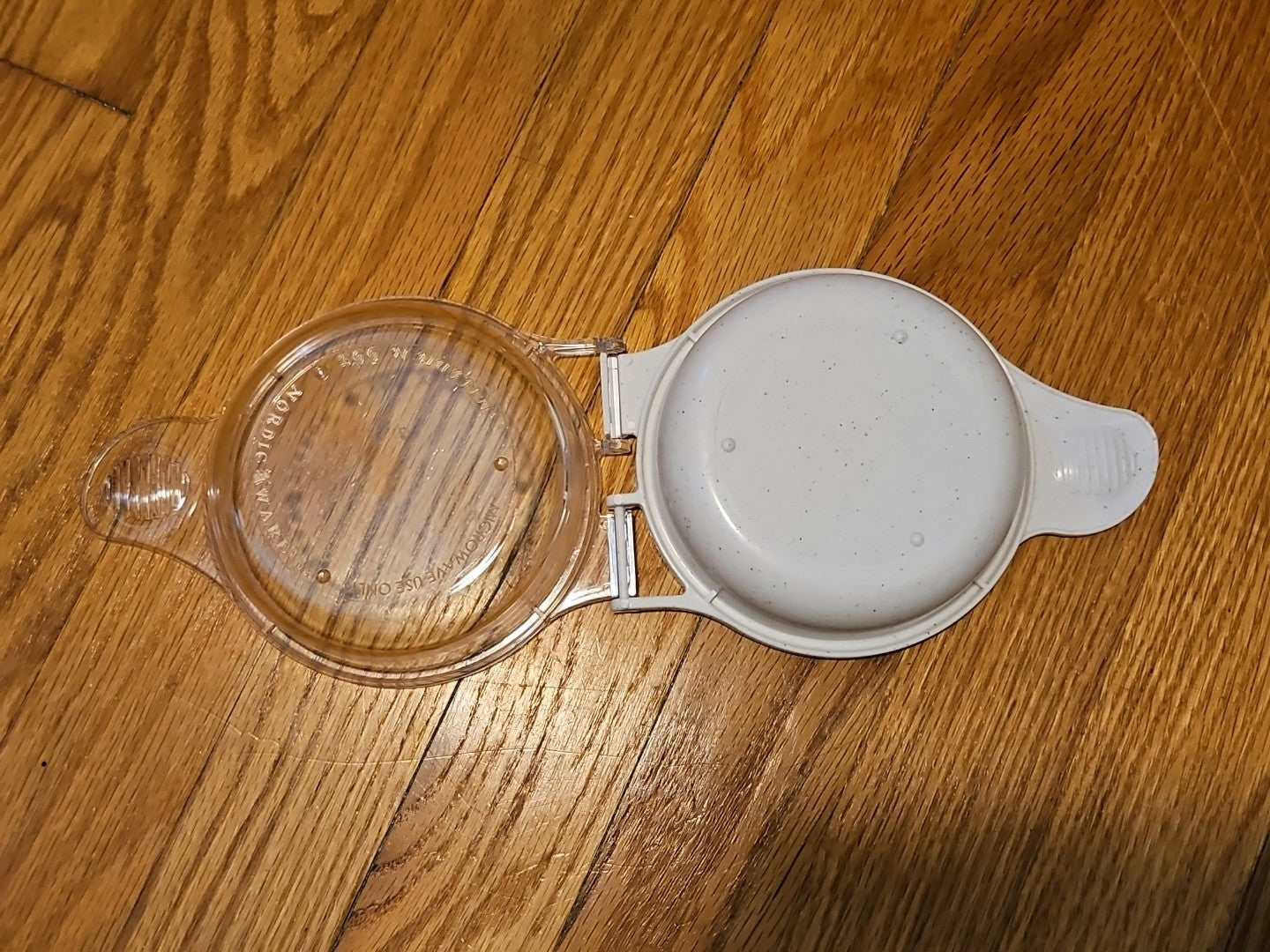 Nordic Ware Microwave Eggs 'N Muffin Breakfast Sandwich Cooker