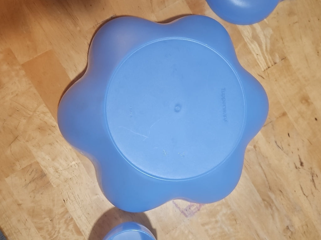 Tupperware Light Blue Chip N Dip 6 Piece Set Serving Platter 1.5 Gal