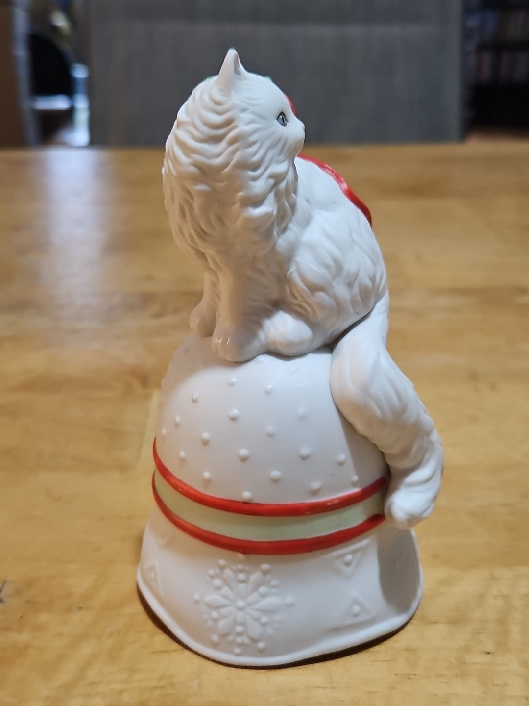 Vintage 1988 Enesco White Cat with Holly Bow Holiday Bell EUC