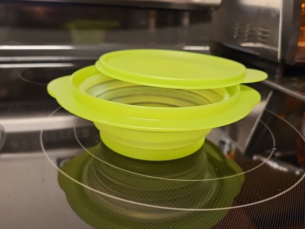 Tupperware 3 Cup Collapsible Green Dish 5452A With Lid