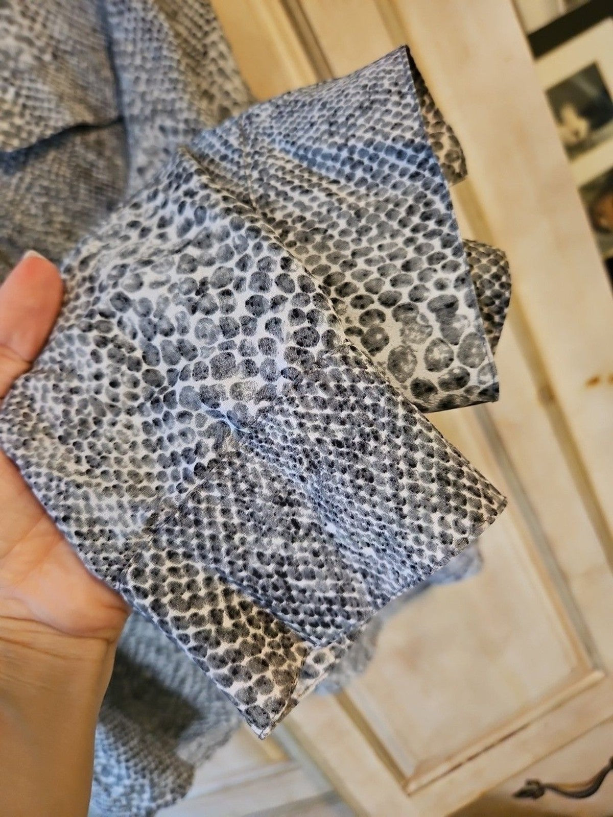 Calvin Klein Gray Snakeskin Print Blouse Roll-Tab Sleeve Button Down Read Size