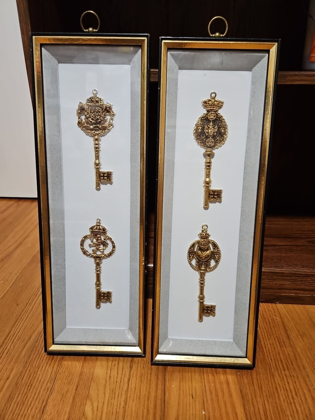 Set Of 2 Vintage MCM Turner Wall Accessory Ornate Kings Knights Gold Keys