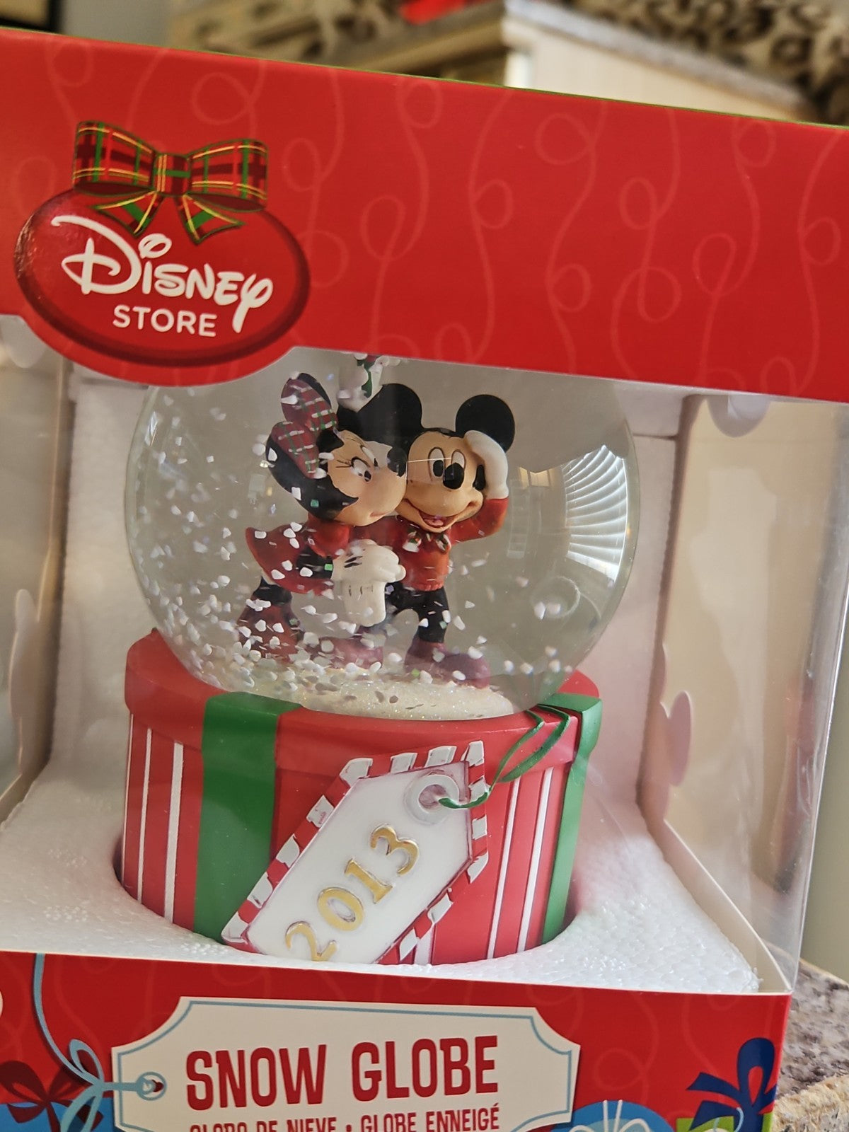 NIB 2013 Disney Store Mickey And Minnie Holiday Snow Globe