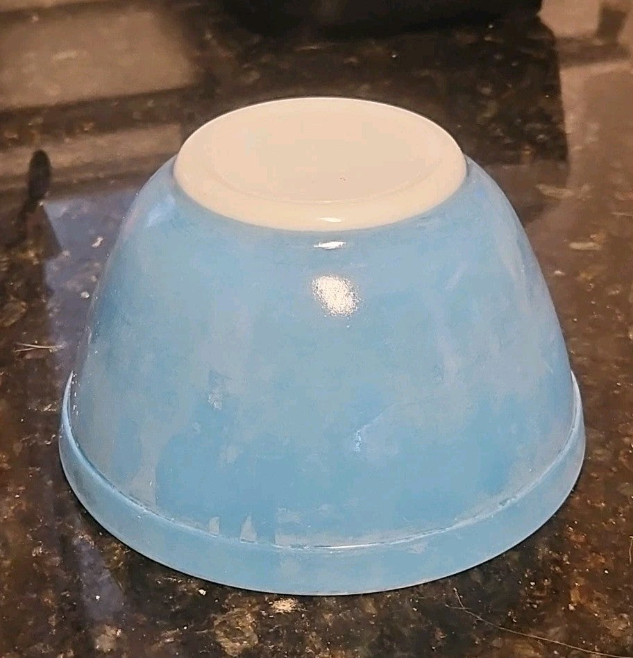 Vintage Pyrex 401 Turquoise Aqua Robins Egg Blue Nesting Mixing Bowl 1.5pt