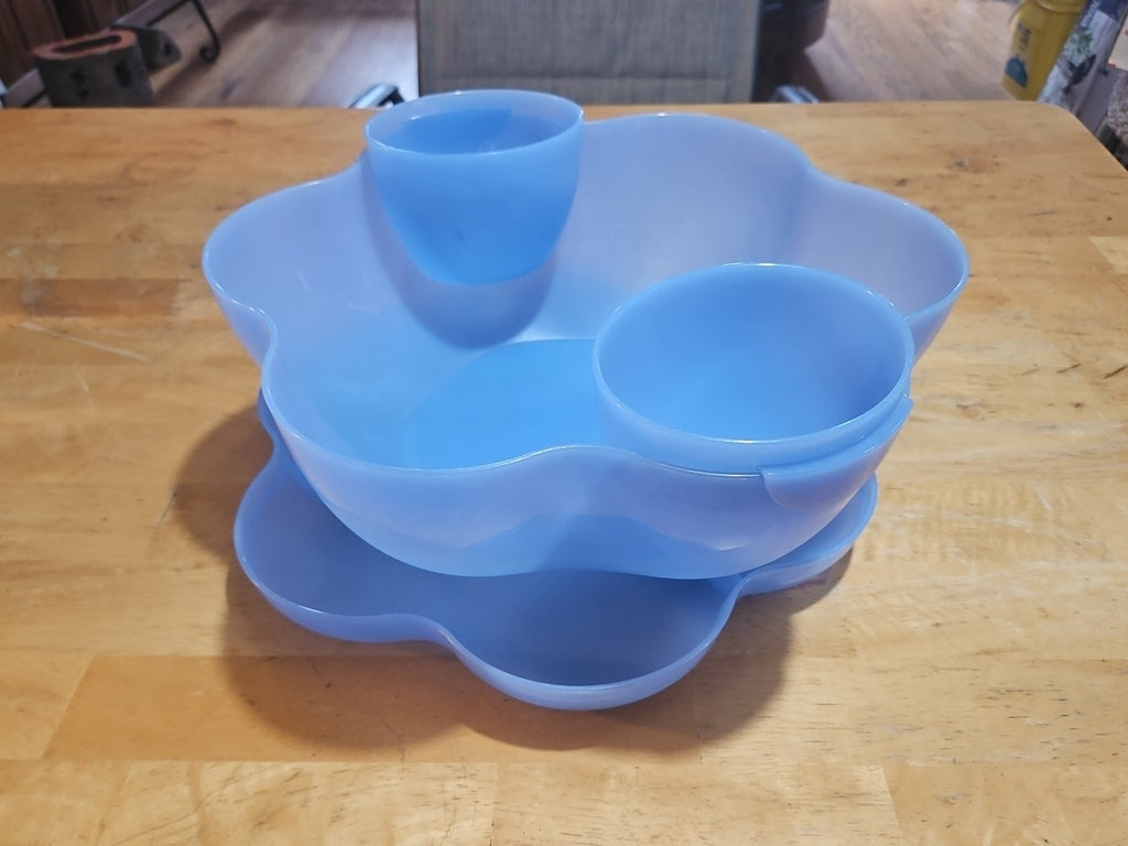 Tupperware Light Blue Chip N Dip 6 Piece Set Serving Platter 1.5 Gal