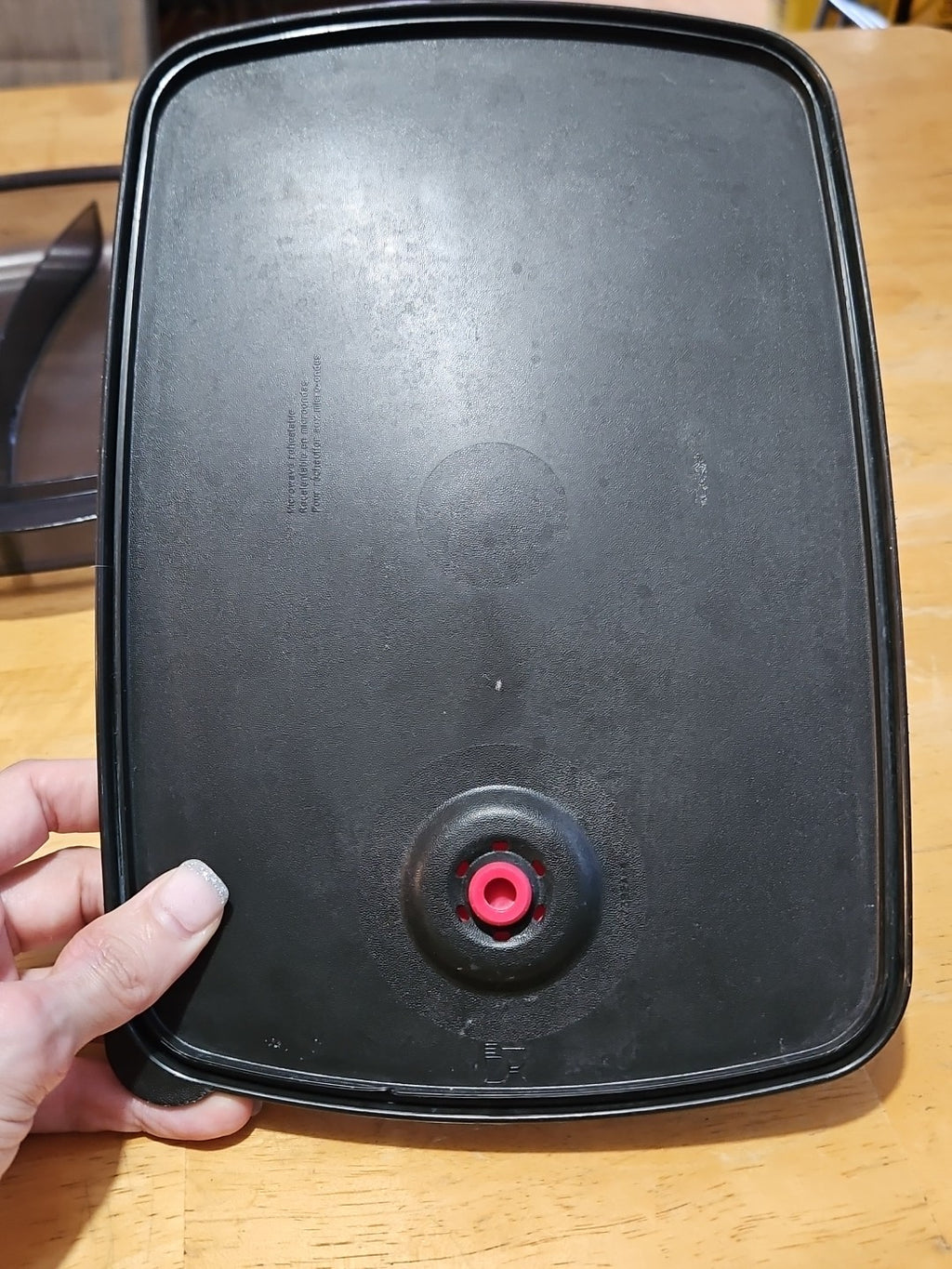 Tupperware Rock N Serve 3 Section Vent Microwave Black 3990A & Lid 3382A EUC