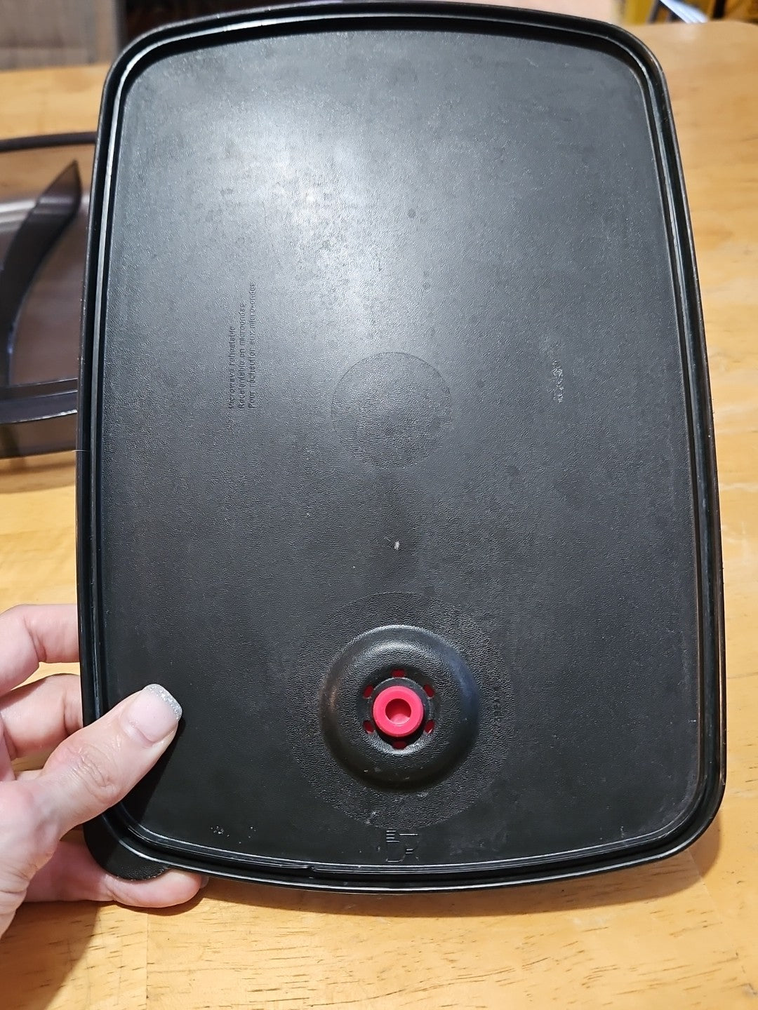 Tupperware Rock N Serve 3 Section Vent Microwave Black 3990A & Lid 3382A EUC
