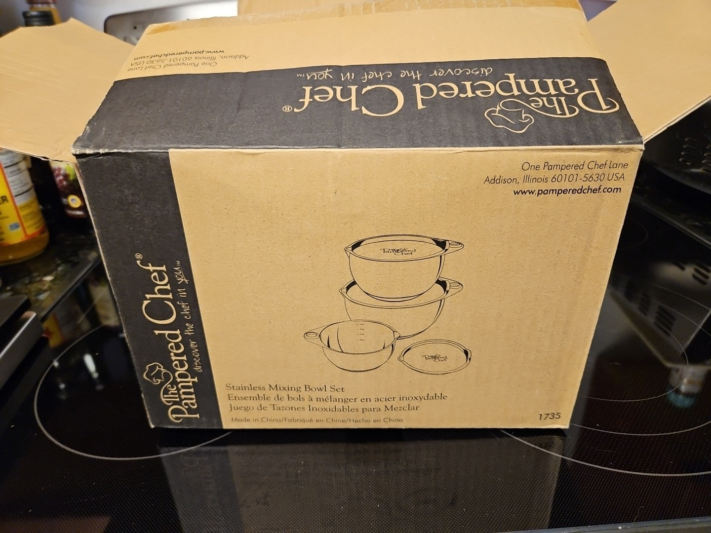 New In Box Pampered Chef Set of 3 Stainless Steel Mixing Bowls & Lids #1735