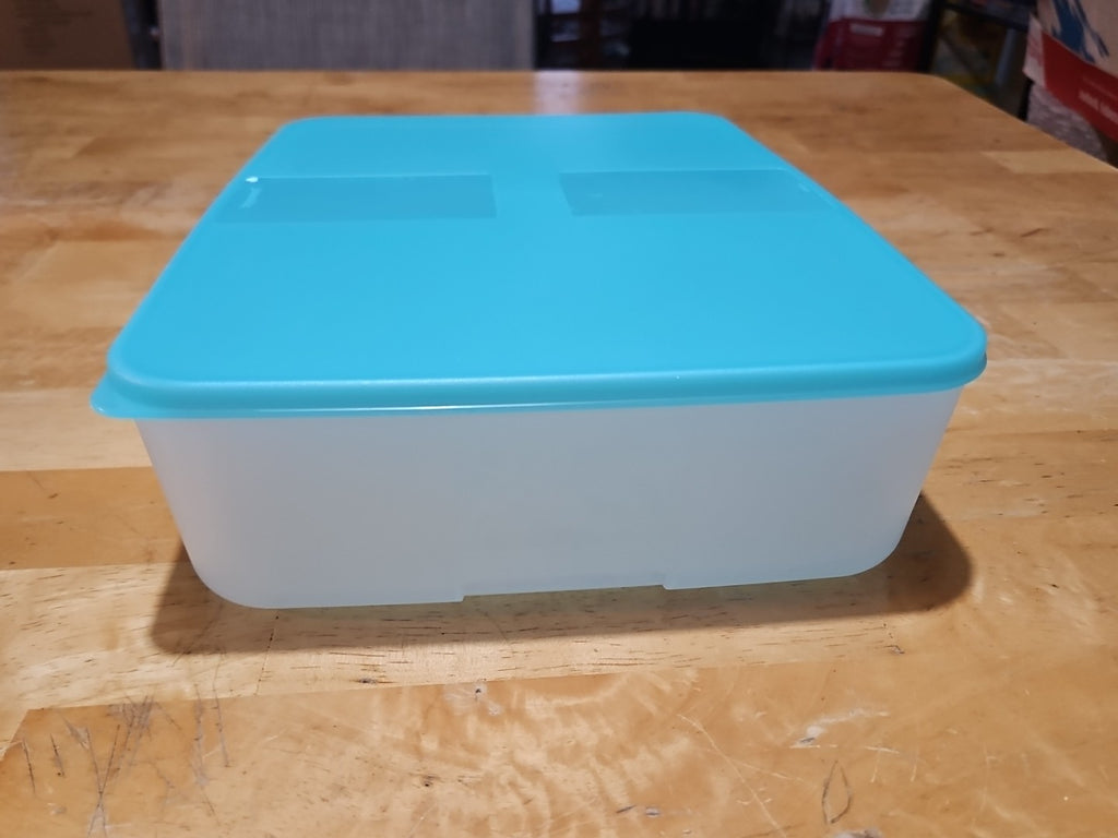 Vintage Tupperware Freezer Mates #2097A W Lid 2095B Turquoise 3.3 L