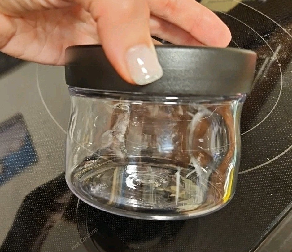 Tupperware Counterscaping Dry Container 19oz Jar & Spoon Clear W Black Lid 9206A