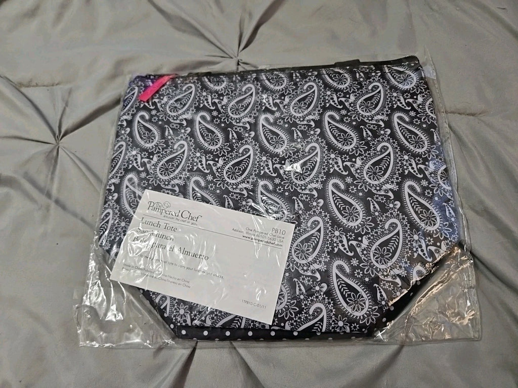 New In Package Black, White & Pink Paisley Print Pampered Chef Lunch Tote PB10