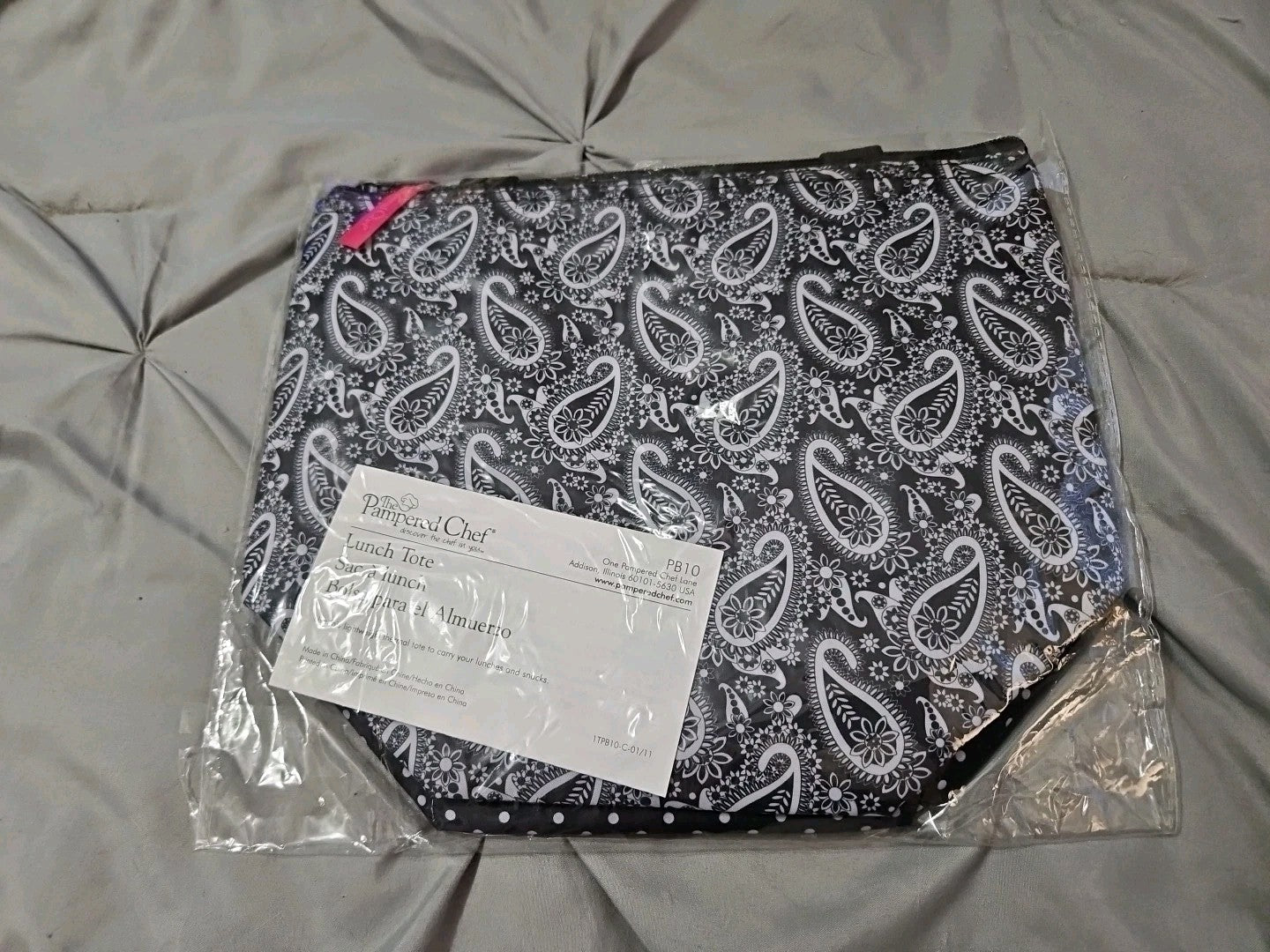 New In Package Black, White & Pink Paisley Print Pampered Chef Lunch Tote PB10