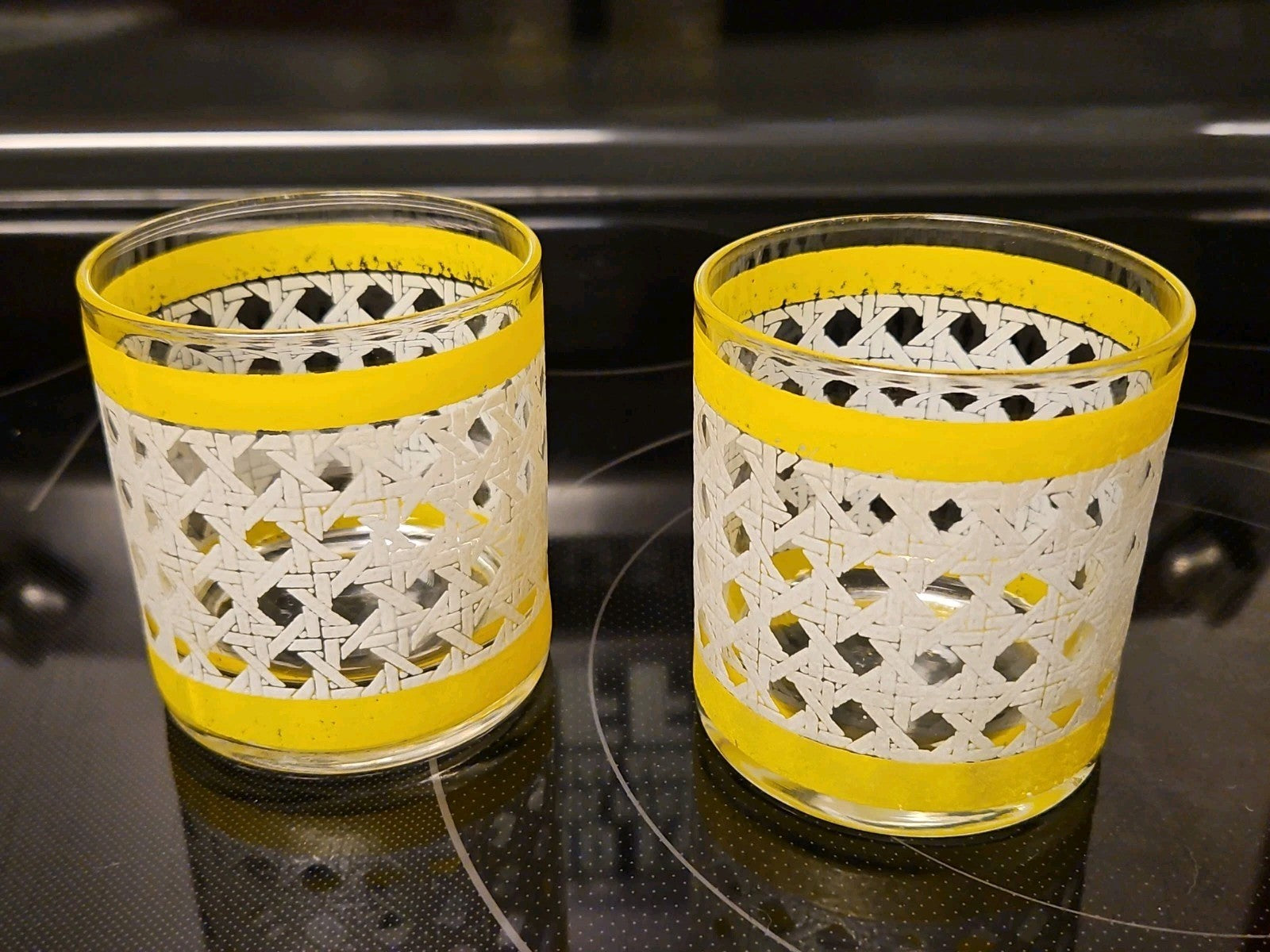 Set Of 4 Vintage MCM Lowball Rocks Glasses Yellow & White Hexagon Weave