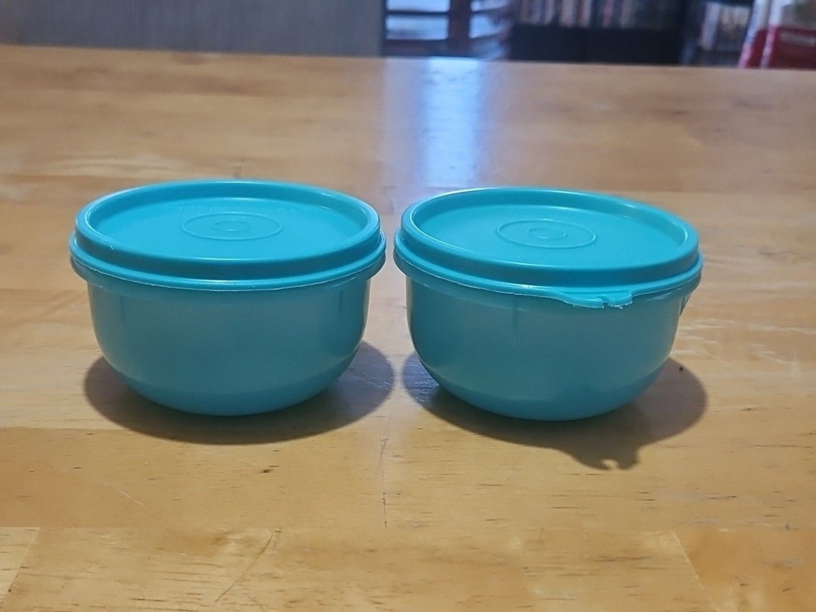 Set of 2 Tupperware Snack Bowls Turquoise #1403 With Lids #733 EUC