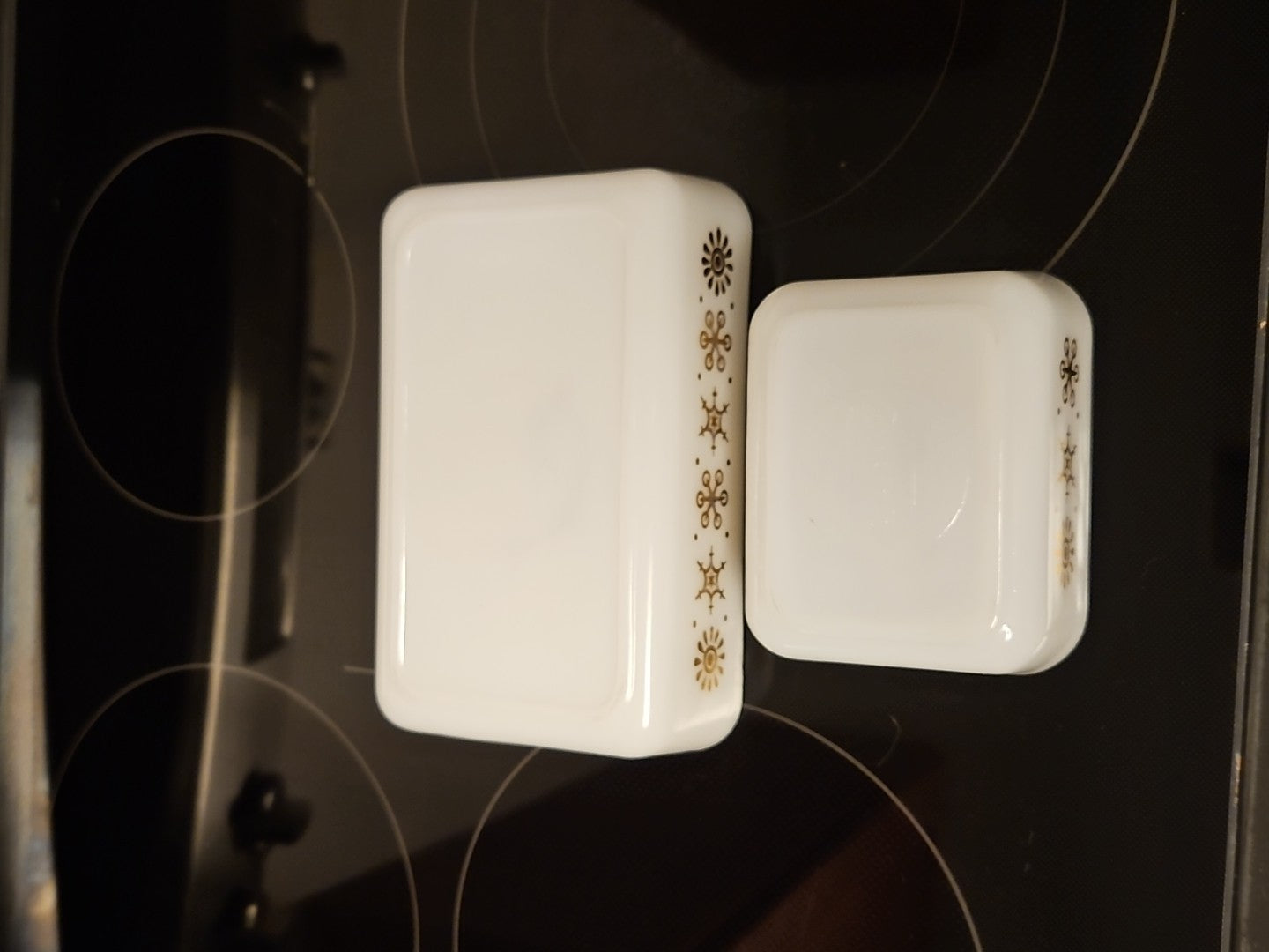 Set Of 2 Glasbake Vintage Casserole Dishes White W/ Gold Snowflake - 1 qt & 1 pt