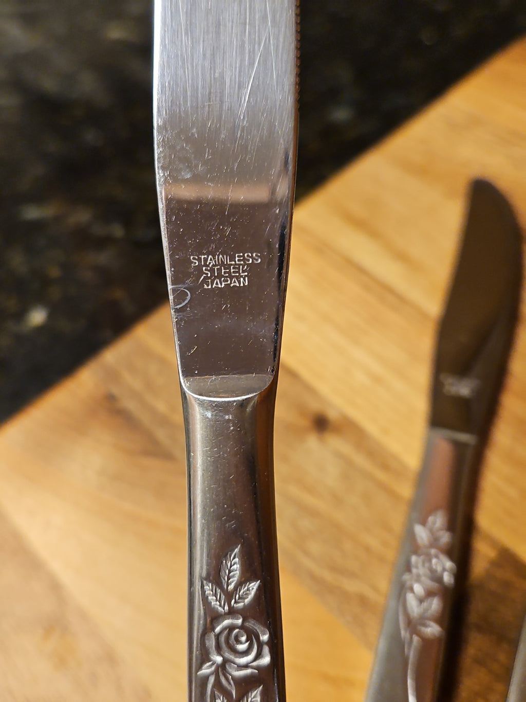 Set Of 8 Stainless Steel Japan Dinner Knives Elegant Indented Rose Pattern EUC