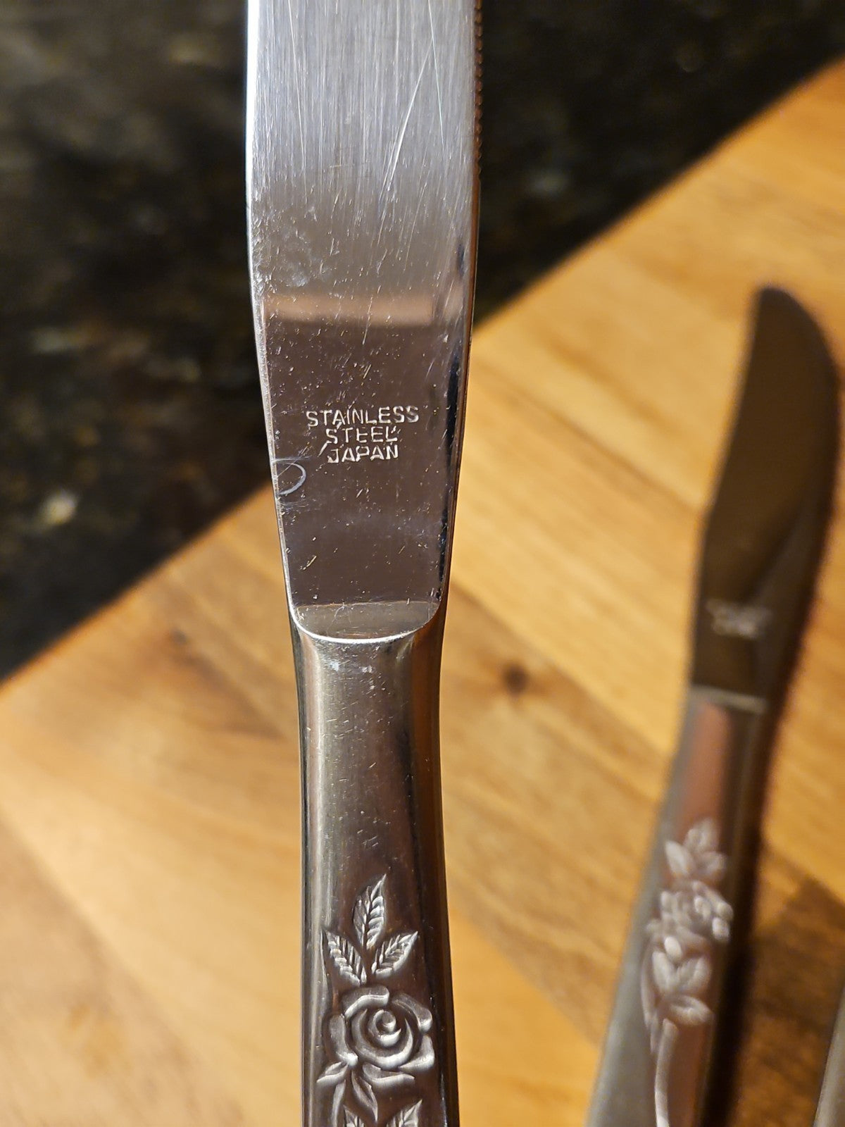 Set Of 8 Stainless Steel Japan Dinner Knives Elegant Indented Rose Pattern EUC