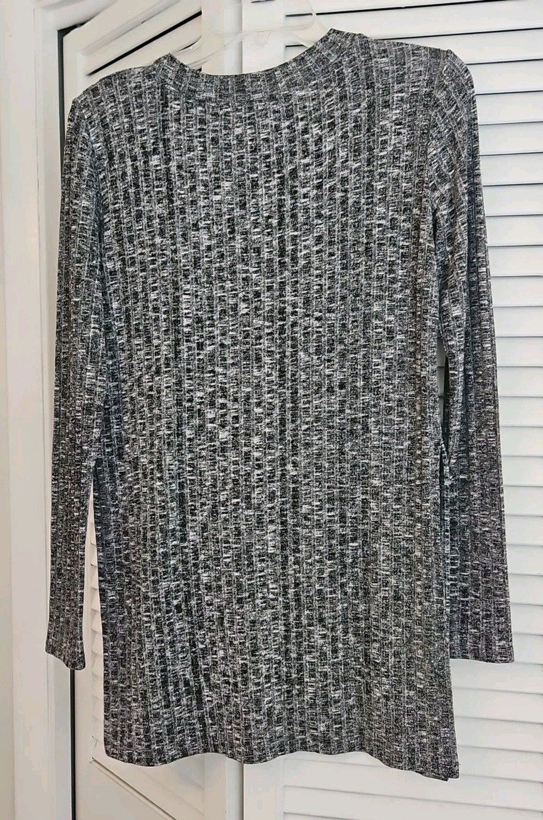 Forever 21 Women’s Light Tunic Sweater / Size S / Grey & Black