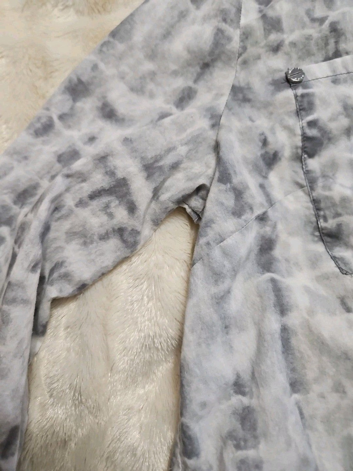 Michael Kors Blouse Henley Neck Ruffle Waist Sz L Grey & White
