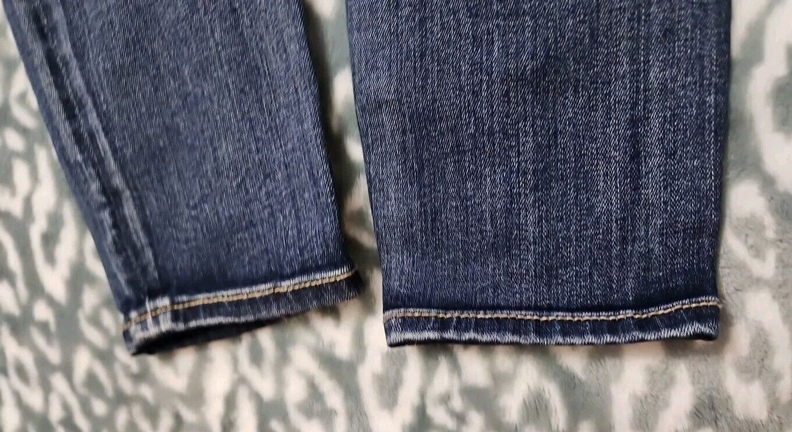 American Eagle Stretch Jeggings Size 2 Distressed Jeans Patch Detail