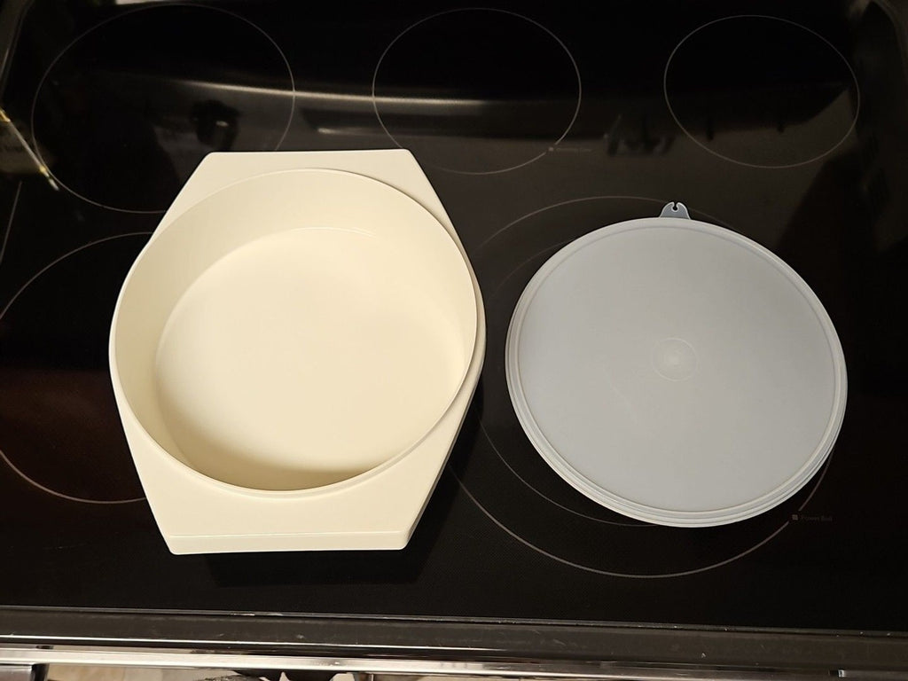 Vintage Tupperware #785-1 Tortilla / Pita Keeper with lid Almond