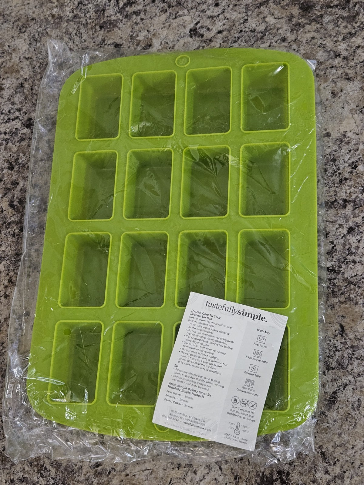 NIP Tastefully Simple Green Silicone Bar Pan 16 Rectangular Bars