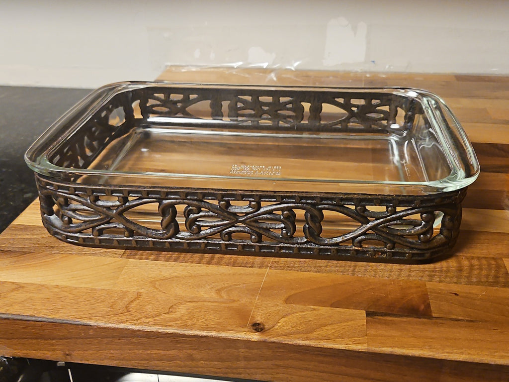 Southern Living at Home Clairmont Casserole Caddy With Vintage Pyrex 9x13 Dish