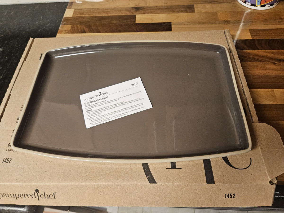 NIB Retired Pampered Chef Stoneware Rectangle Large Entertaining Platter #1452