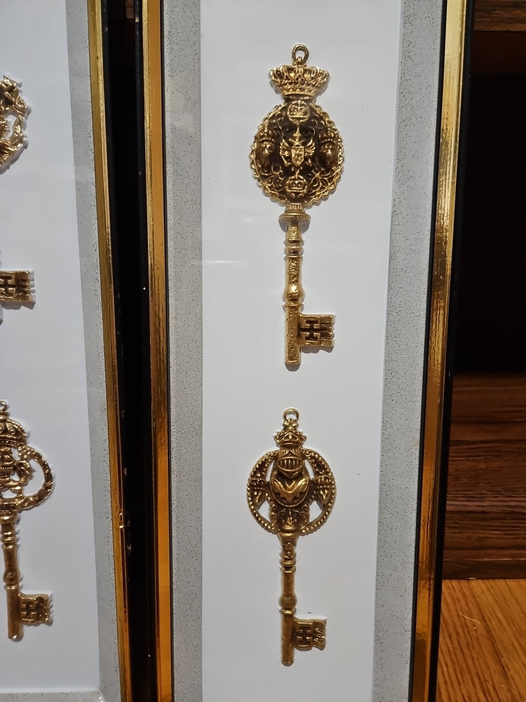 Set Of 2 Vintage MCM Turner Wall Accessory Ornate Kings Knights Gold Keys