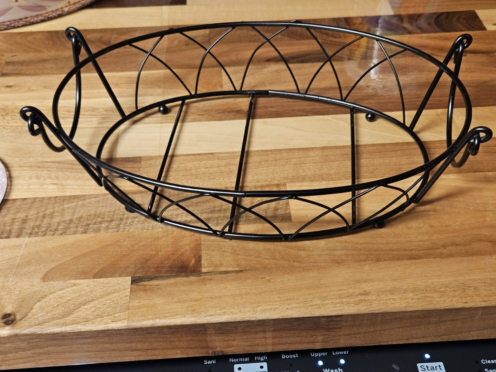Temptations By Tara Old World Lilac Oval Baker 2.5 qt. Metal Rack & Trivet