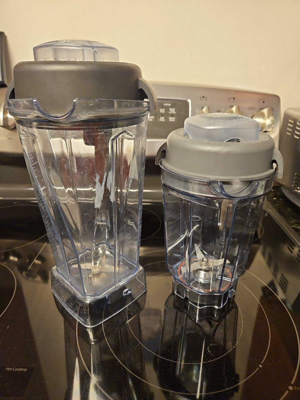 Vitamix 6300 Model VM0102B W/ 64oz & 32oz Pitchers & Lids No Tamper - Works!